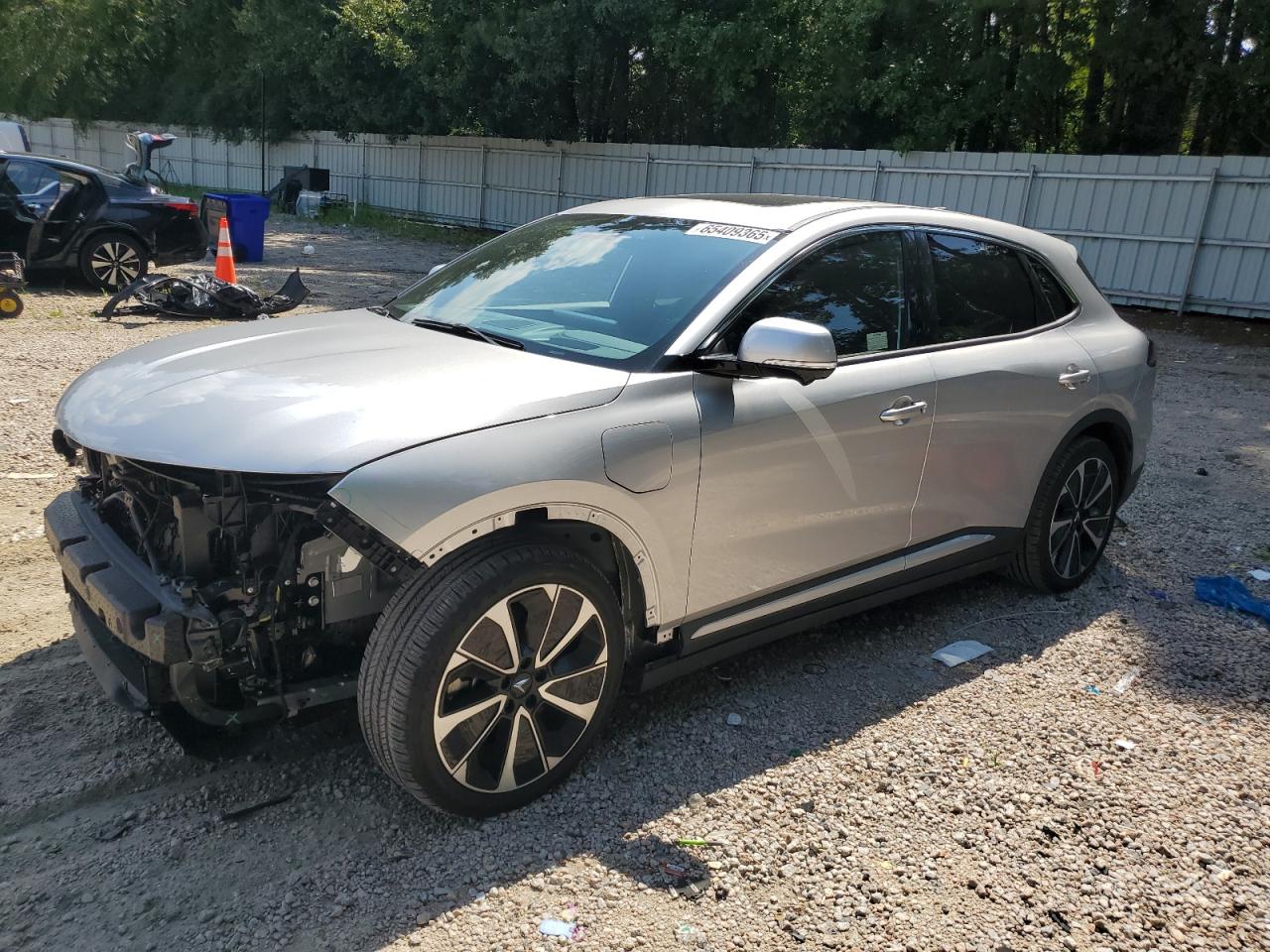 2024 VinFast VF 8 Plus, VIN RLLV1AFA8RH004486 — Перед
