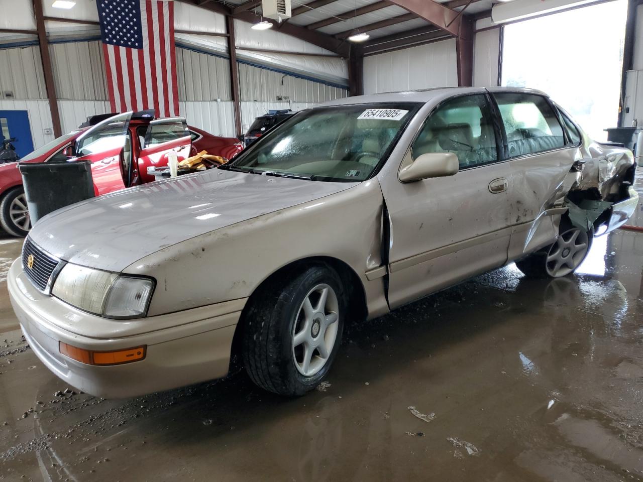 1997 Toyota Avalon XL, VIN 4T1BF12B5VU157854 — Side