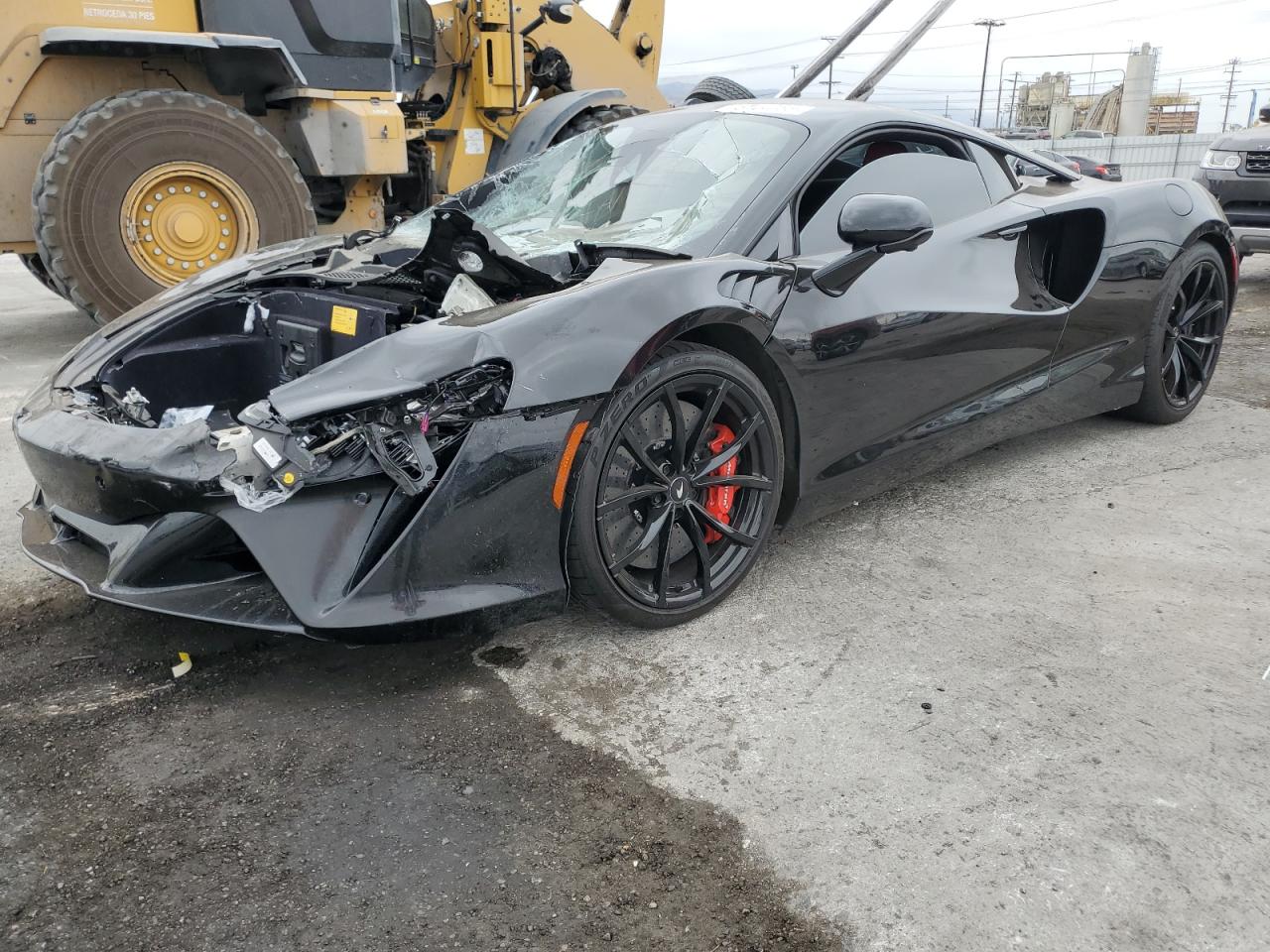 2024 McLaren Artura, VIN SBM16AEA1RW002190 — Front end