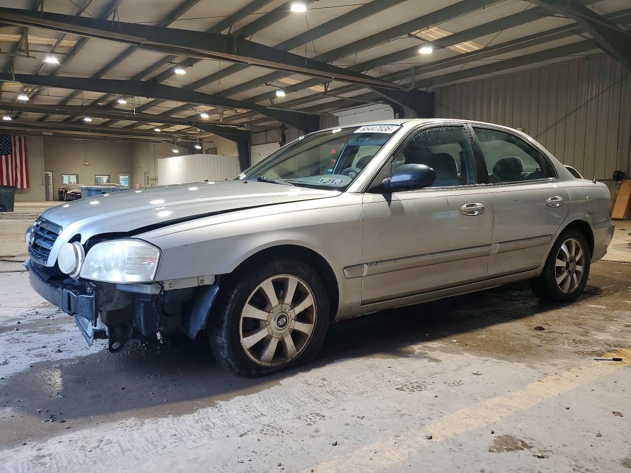 2006 Kia Optima LX, VIN KNAGD128565438825 — Перед