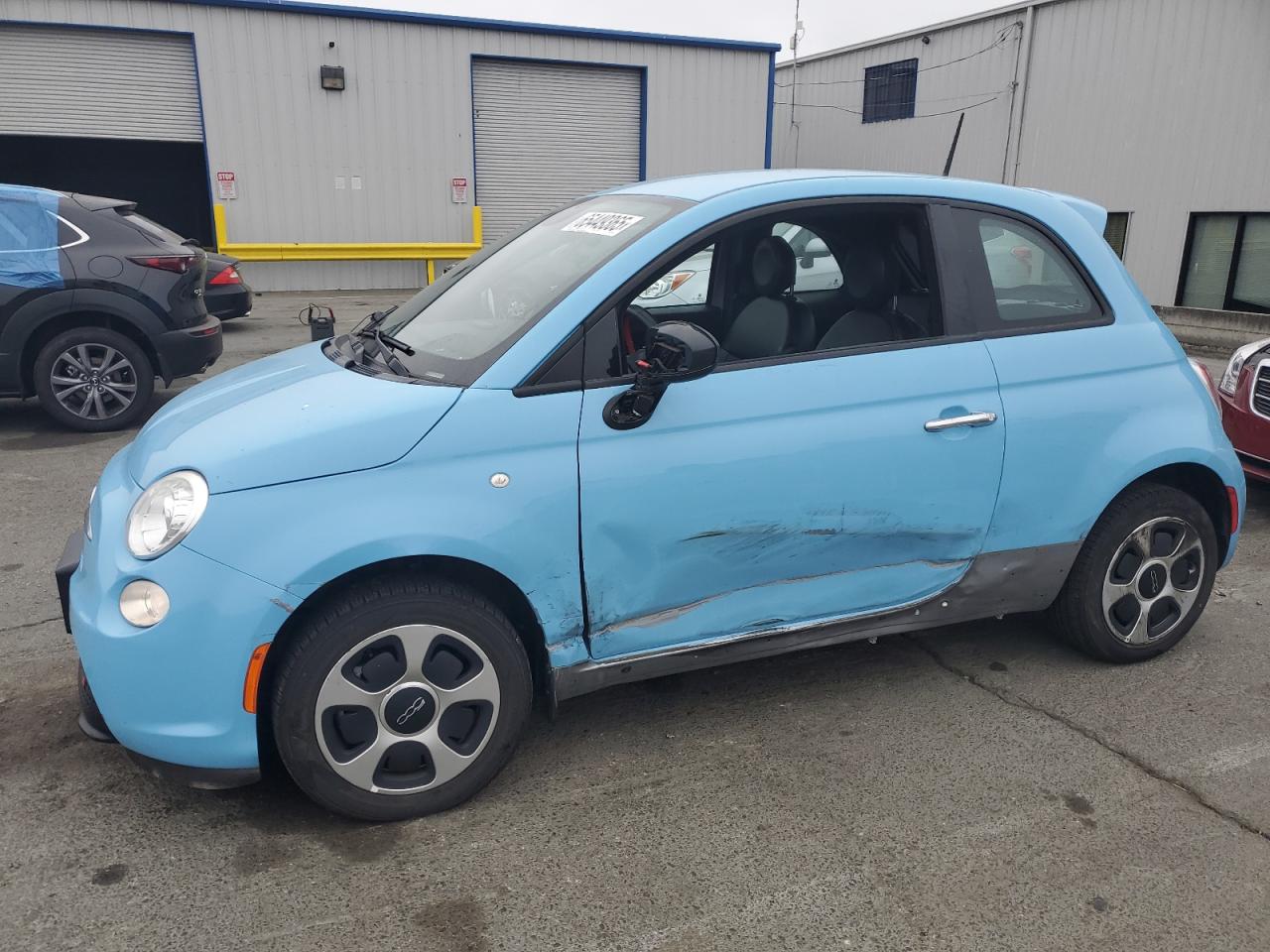 2015 FIAT 500e, VIN 3C3CFFGE3FT732686 — Side