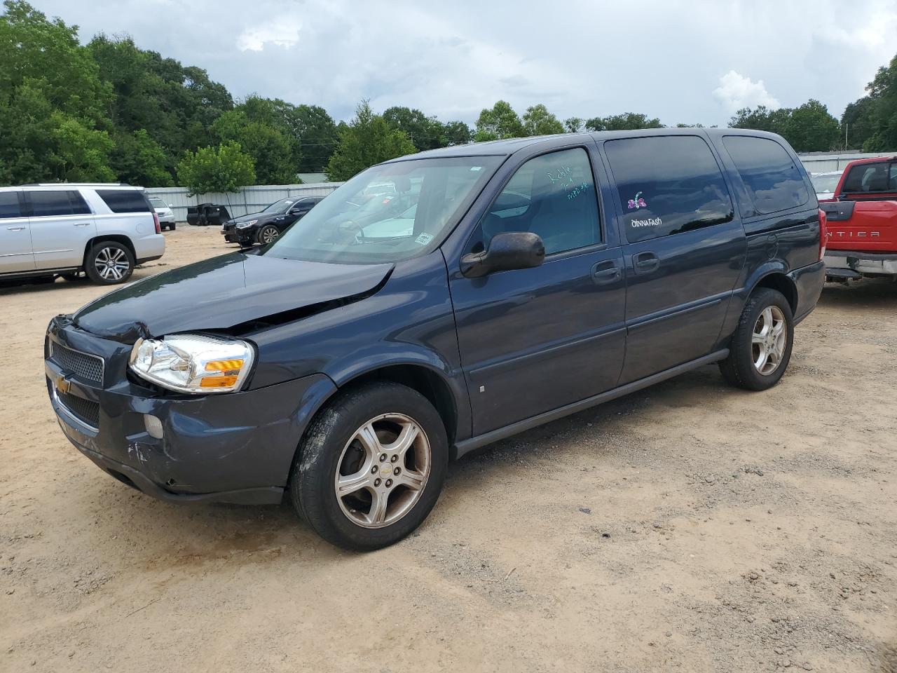 2008 Chevrolet Uplander LS, VIN 1GNDV23188D109661 — Front end