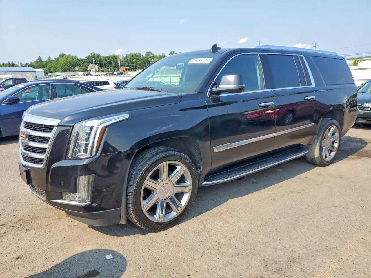 2020 Cadillac Escalade ESV Luxury, VIN 1GYS4HKJ4LR259781 — Minor dents and scratches
