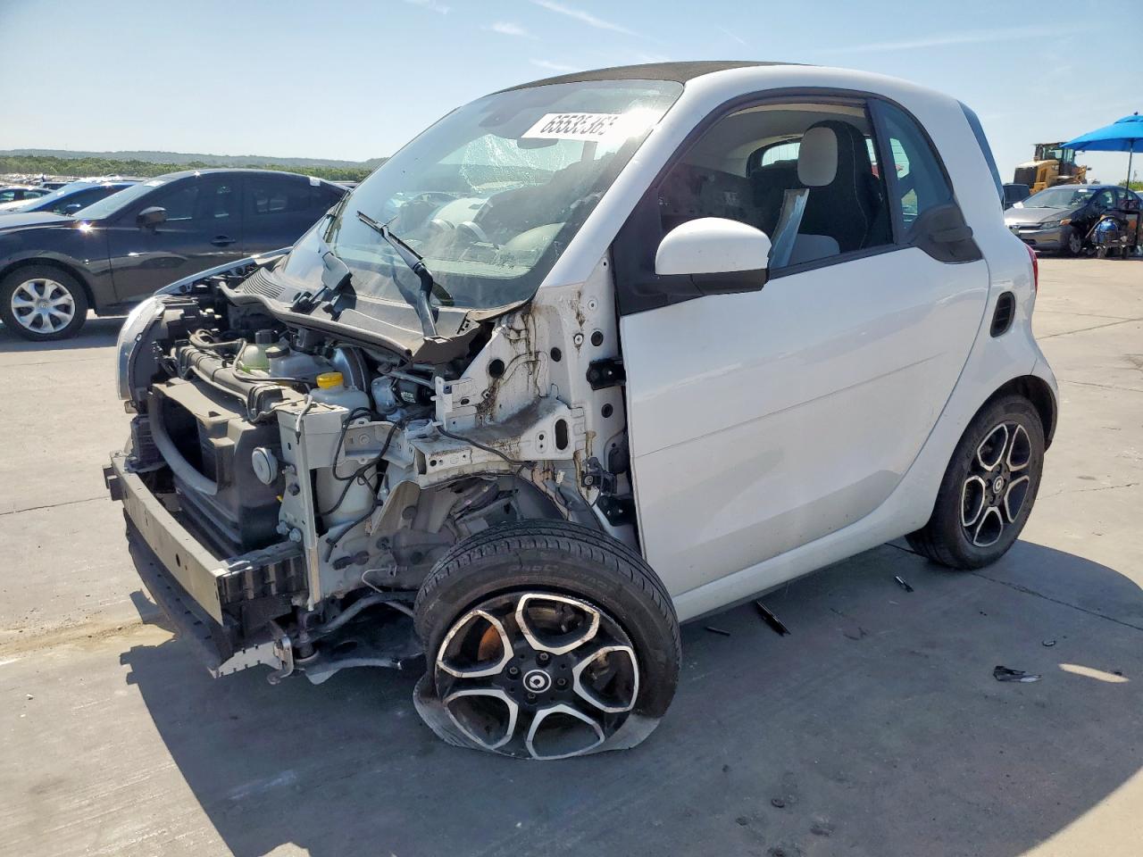2018 Smart fortwo Pure, VIN WMEFJ9BA5JK315692 — Front end