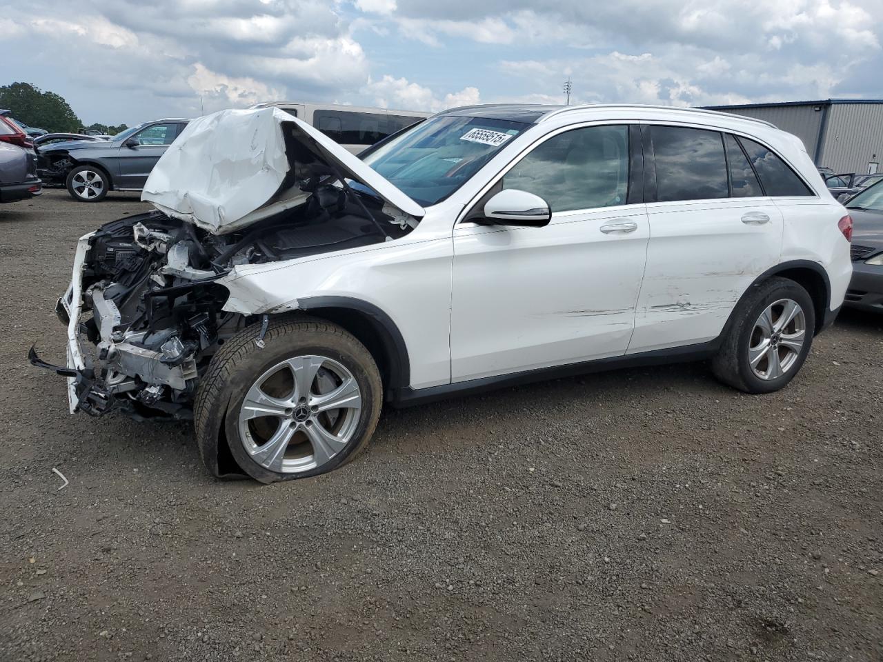 2018 Mercedes-Benz GLC 300, VIN WDC0G4JB9JV085650 — Front end