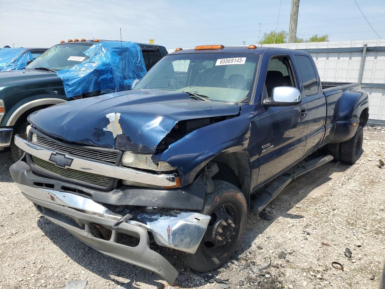 2002 Chevrolet Silverado 3500 LS, VIN 1GCJC39152E165945 — Front end