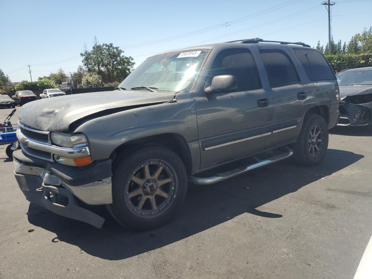2001 Chevrolet Tahoe LT, VIN 1GNEC13T31R168972 — Front end