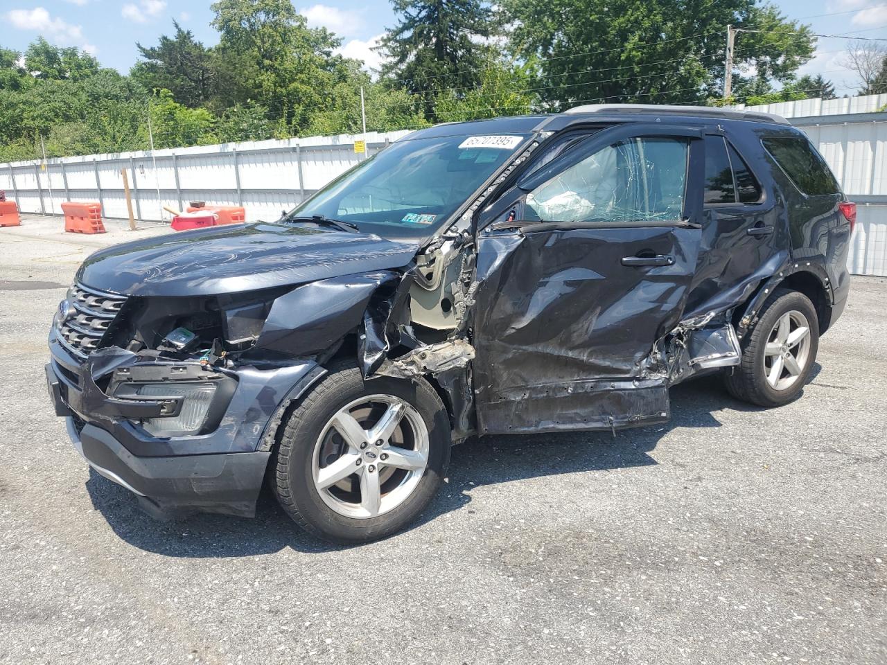 2017 Ford Explorer XLT, VIN 1FM5K8D8XHGA07051 — All over