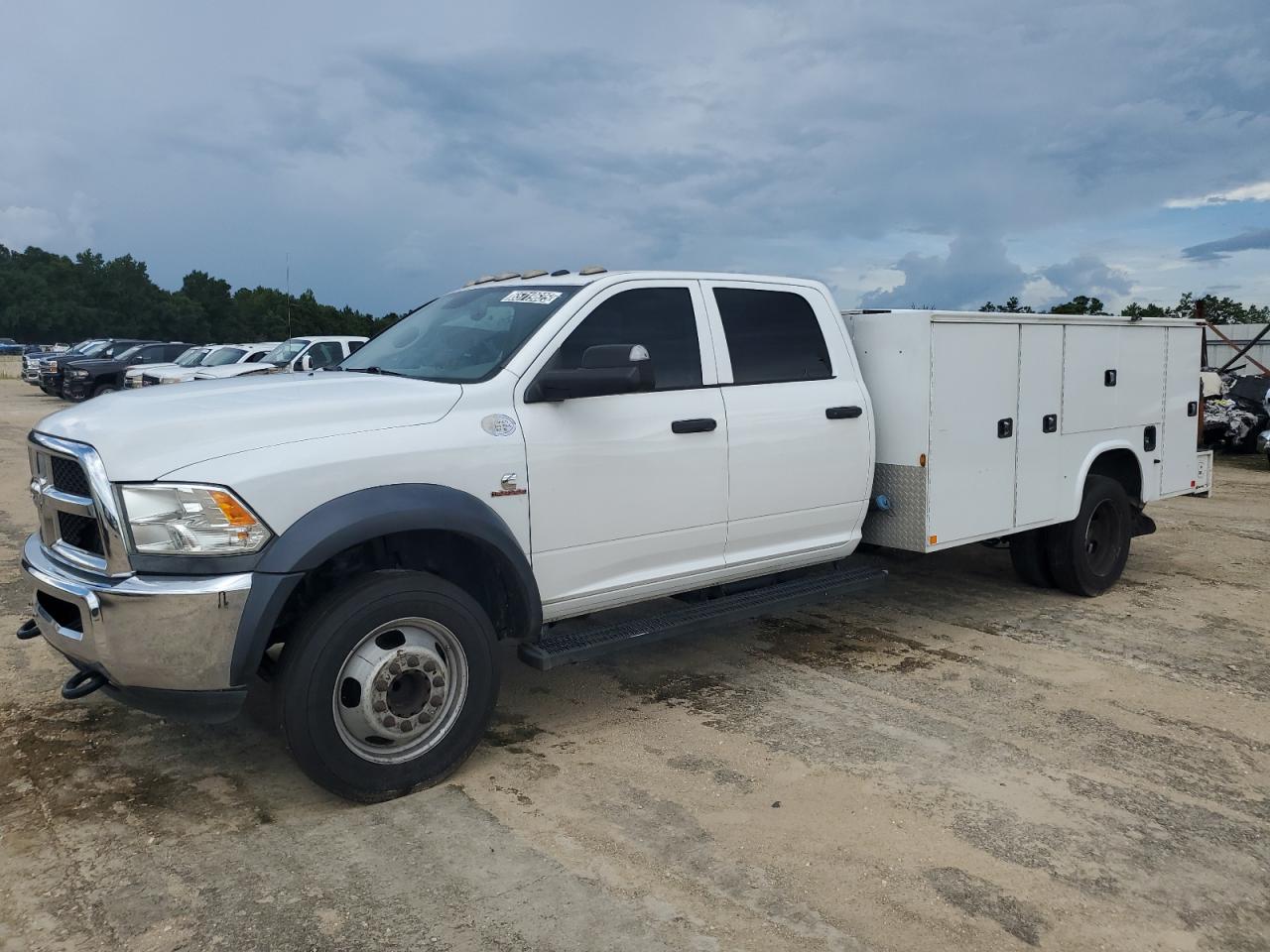 2017 Ram 5500 Tradesman, VIN 3C7WRMFL9HG727978 — Front end
