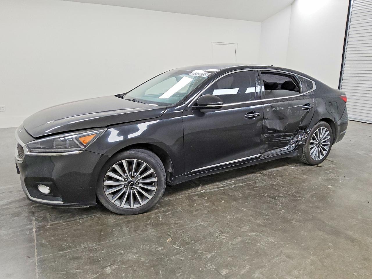 2019 Kia Cadenza Premium, VIN KNALB4J16K5171876 — Side