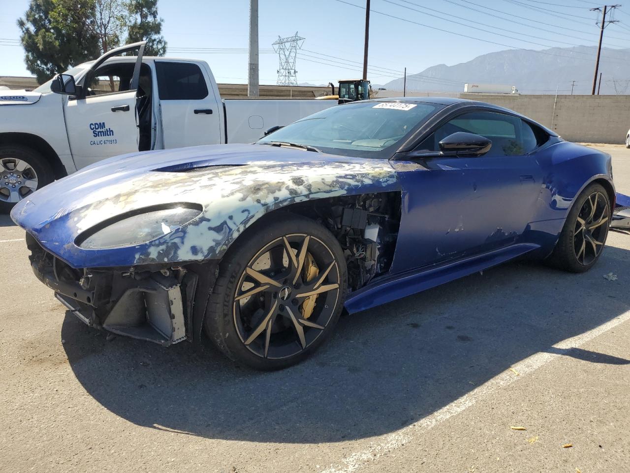2019 Aston Martin DBS Superleggera, VIN SCFRMHAV4KGR00755 — Auction photo 1 of 13