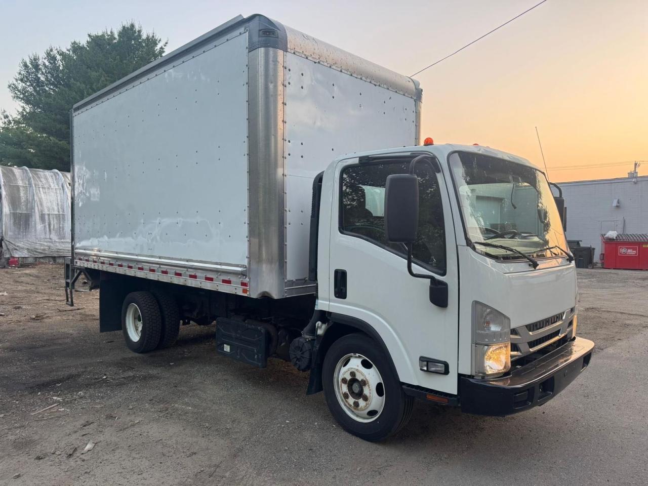 2020 Isuzu NRR IBT, VIN JALE5W169L7301227 — Normal wear