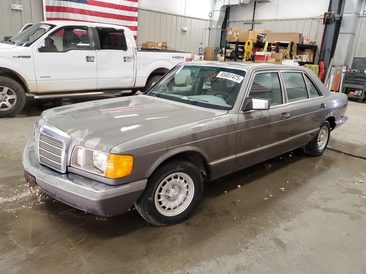 1984 Mercedes-Benz 500, VIN WDBCA37AXEA039687 — Side
