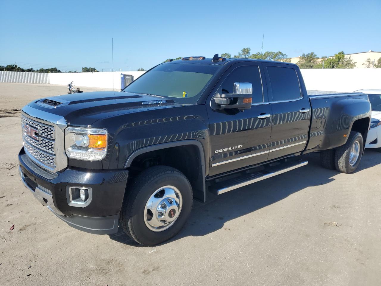 2019 GMC Sierra 3500HD Denali, VIN 1GT42WEY0KF214421 — Burn