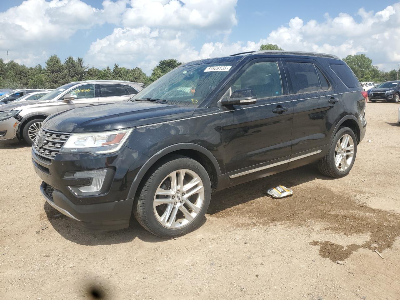 2017 Ford Explorer XLT, VIN 1FM5K8D8XHGD97973 — Front end