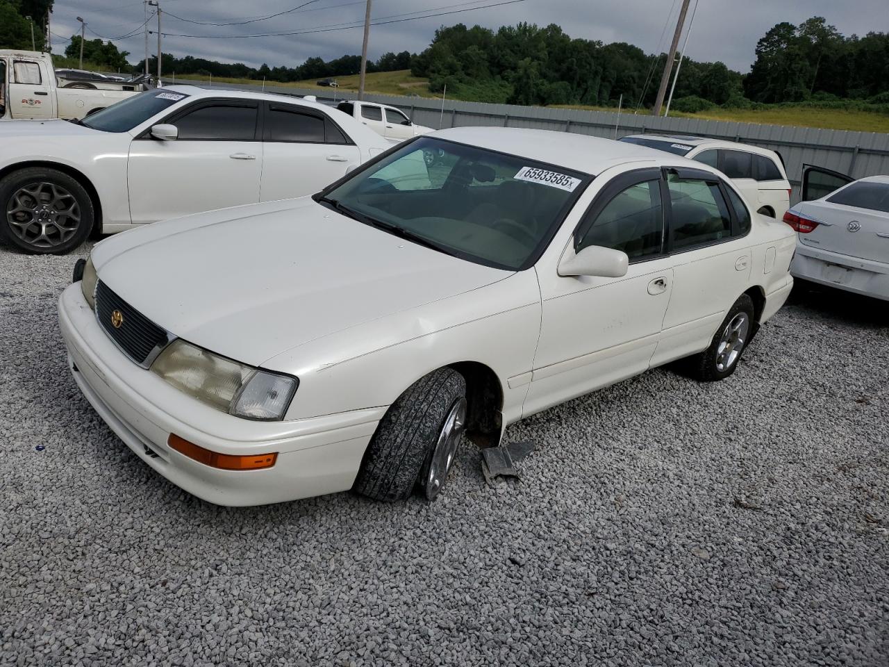 1997 Toyota Avalon XL, VIN 4T1BF12B1VU198028 — Front end