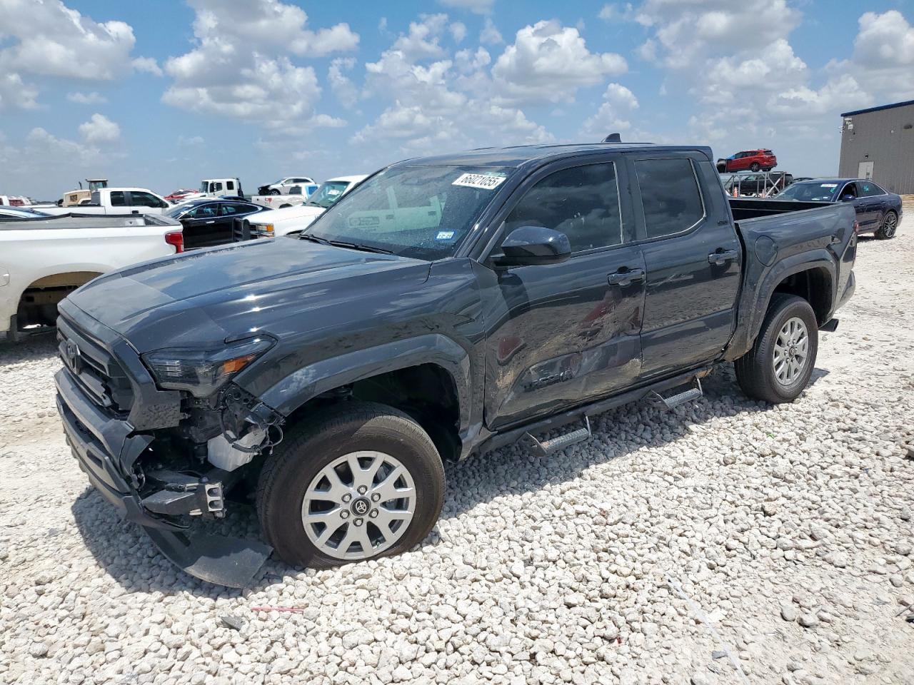 2025 Toyota Tacoma SR5, VIN 3TMKB5FN9SM025420 — Перед