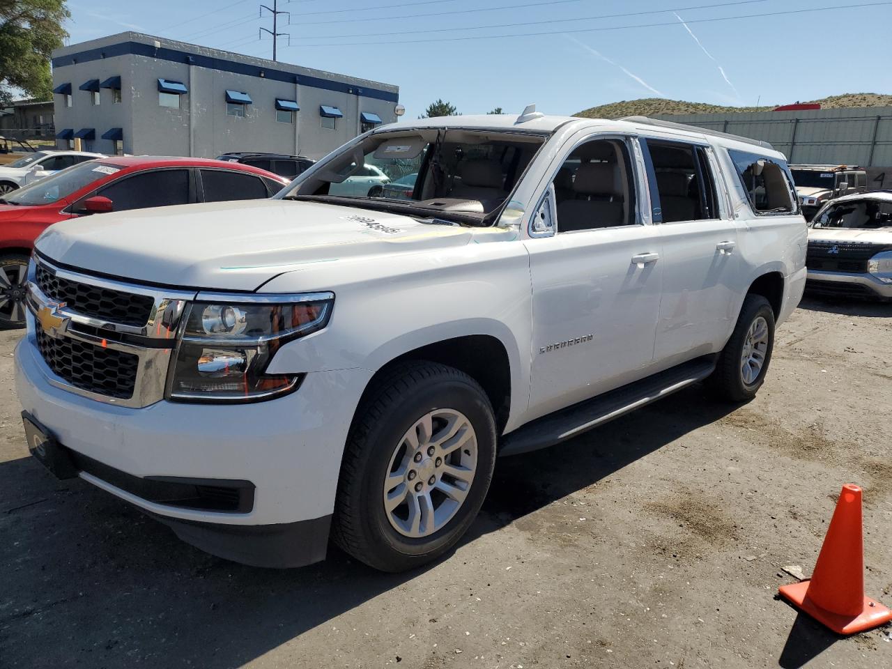 2018 Chevrolet Suburban LT, VIN 1GNSKHKC8JR167669 — Side