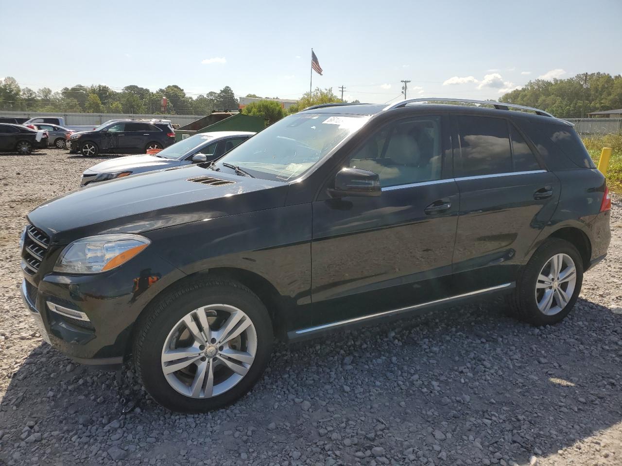 2015 Mercedes-Benz M 350, VIN 4JGDA5HB7FA458490 — Minor dents and scratches