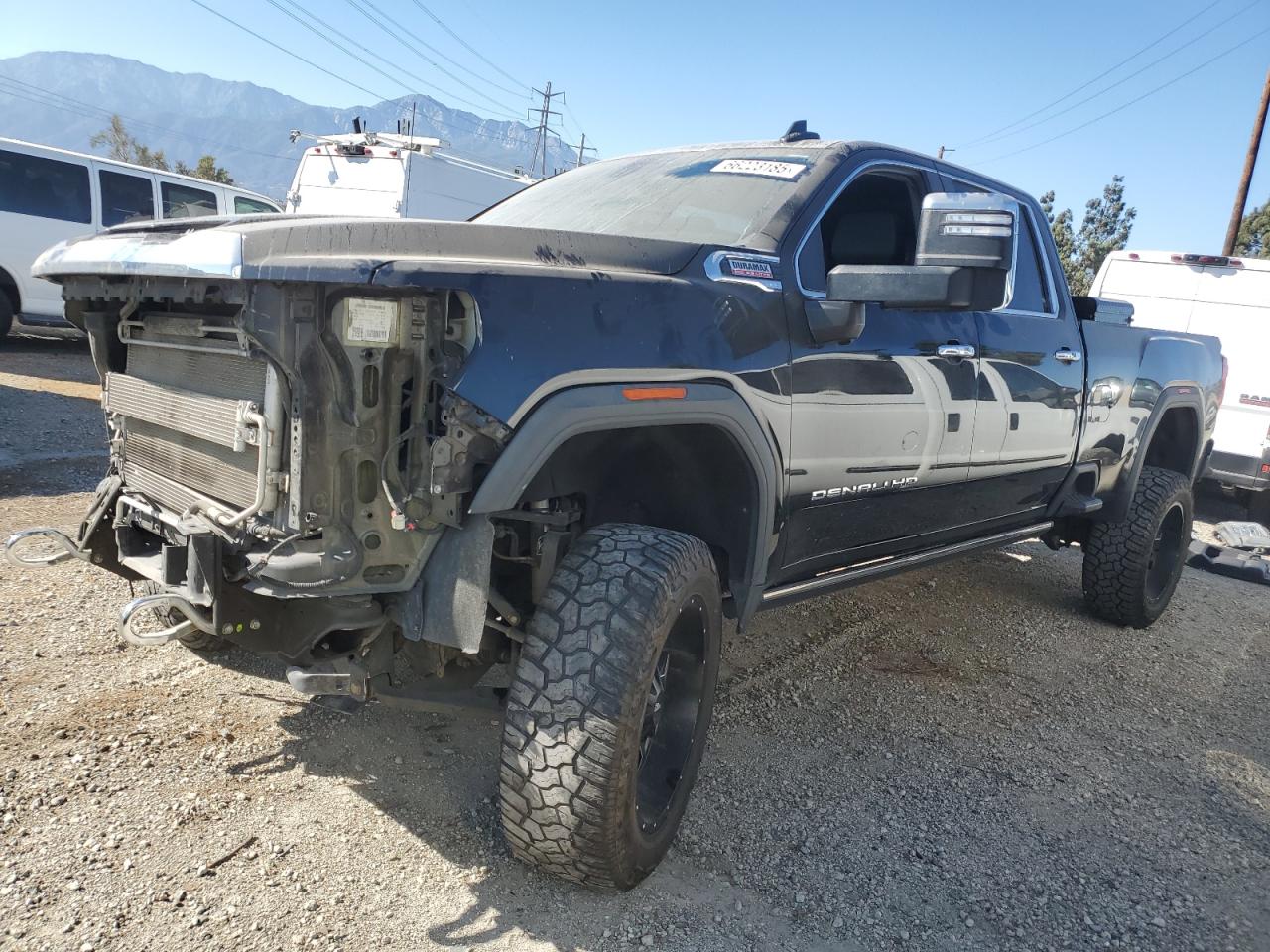 2021 GMC Sierra 3500HD Denali, VIN 1GT49WEY4MF132738 — Front end