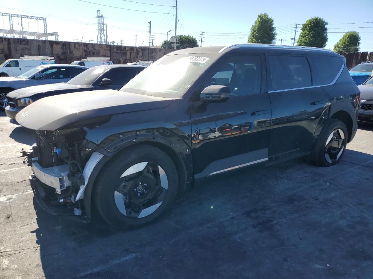 2025 Kia EV9 Wind, VIN 5XYAFFS59SG001109 — Front end