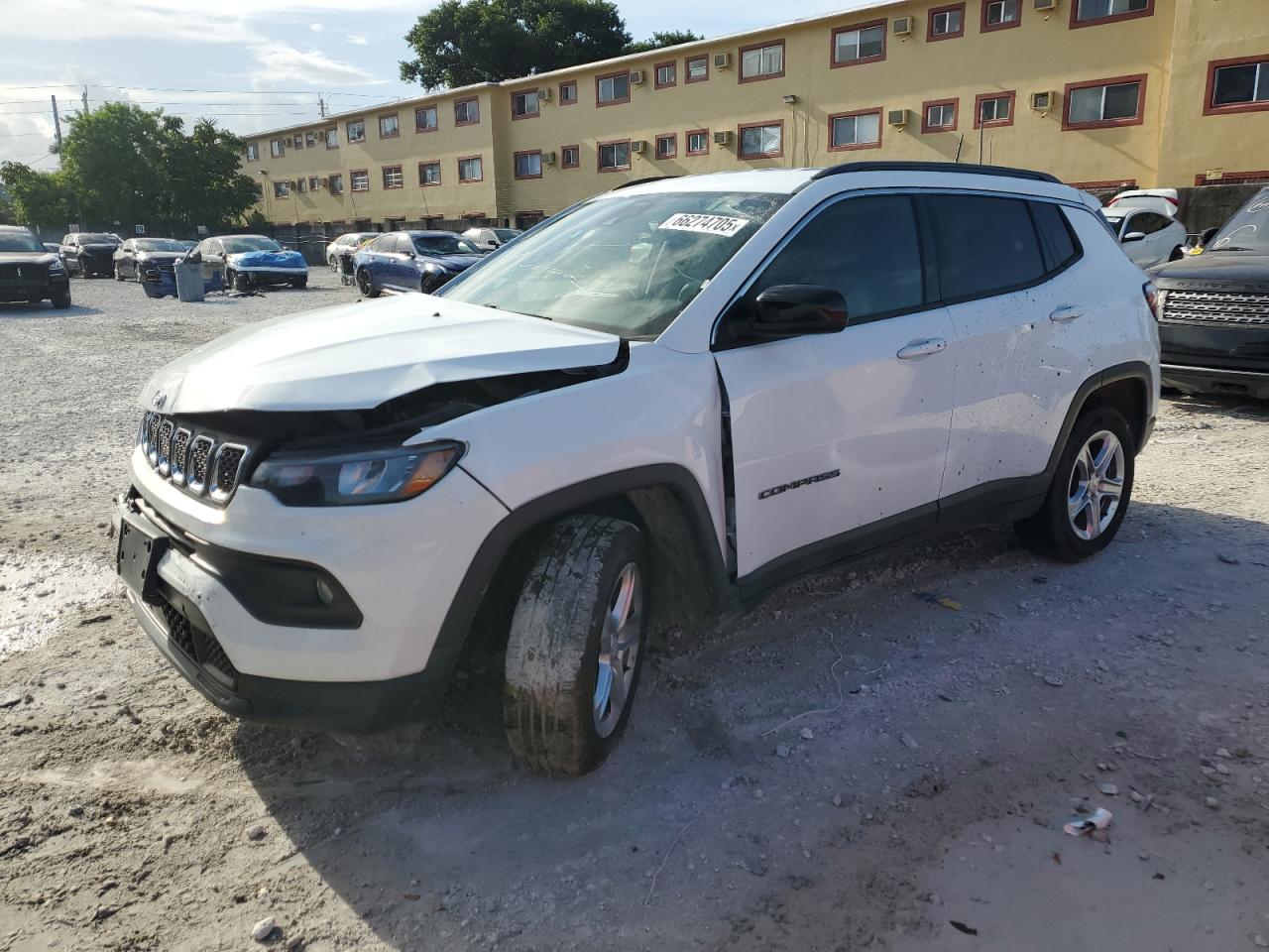2023 Jeep Compass Latitude, VIN 3C4NJDBN2PT553149 — Front end
