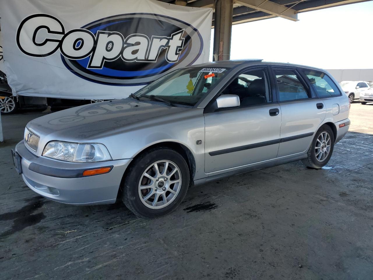 2001 Volvo V40, VIN YV1VW29571F734092 — Вандализм