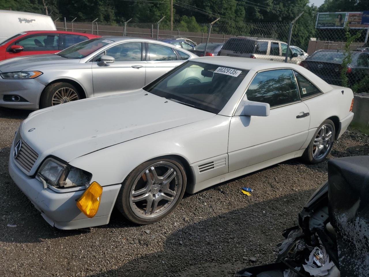1990 Mercedes-Benz 500, VIN WDBFA66E8LF012040 — Front end