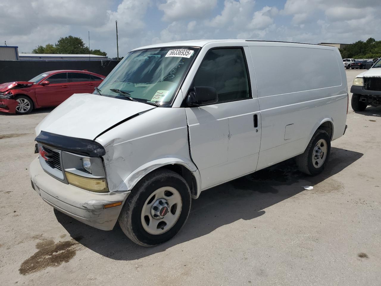 2005 GMC Safari Cargo, VIN 1GTDM19X85B505730 — Front end
