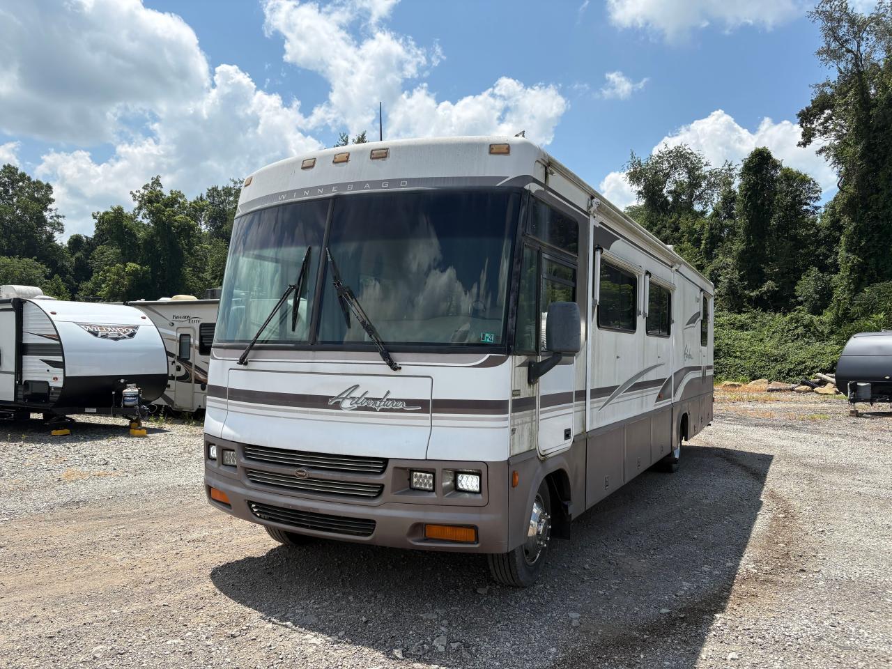 1999 Ford F-550, VIN 3FCNF53S5XJA37617 — Normal wear