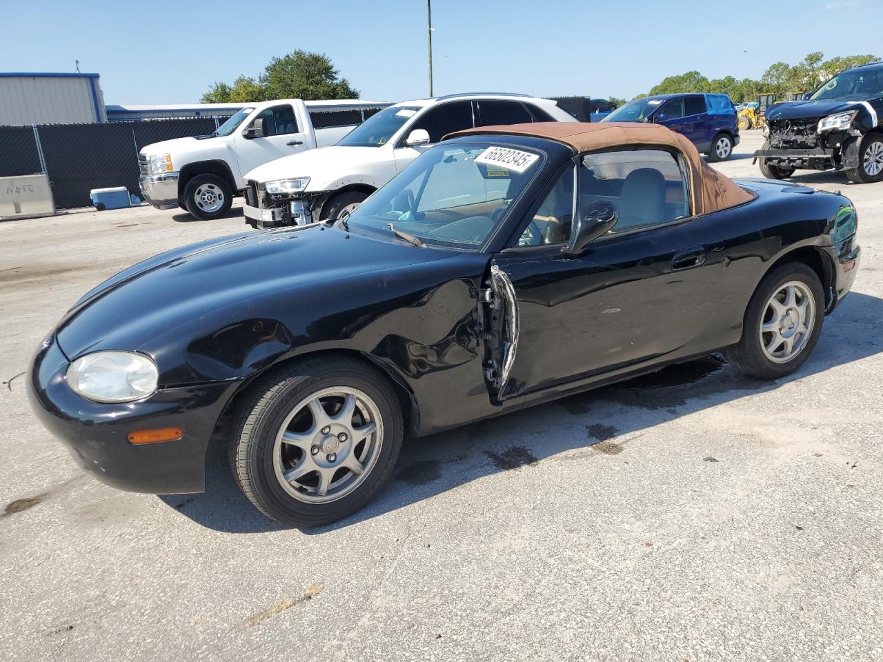 1999 Mazda MX-5 Miata, VIN JM1NB3537X0136432 — Side