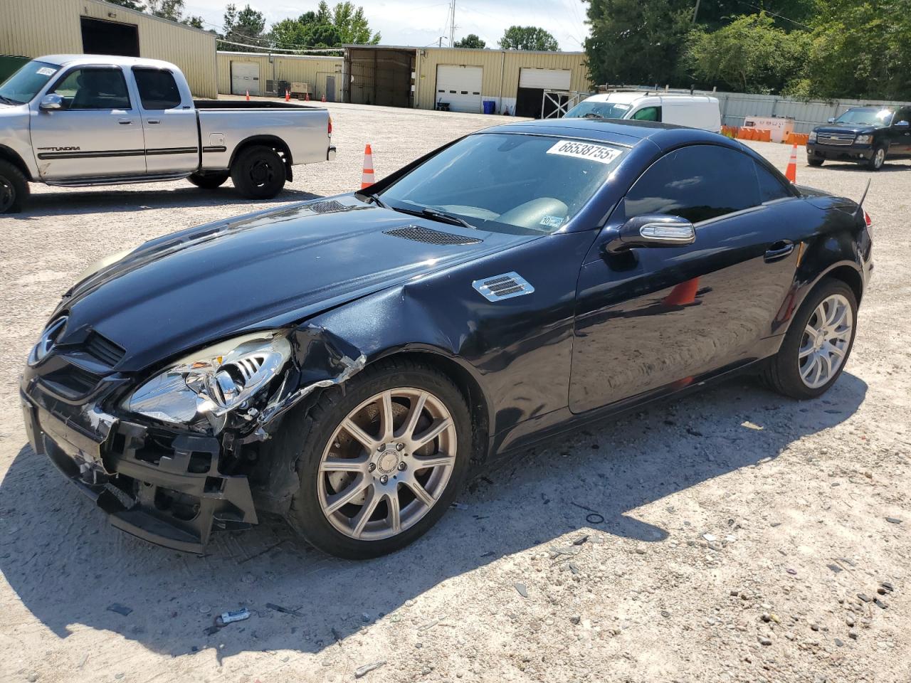 2007 Mercedes-Benz SLK 350, VIN WDBWK56F17F150069 — Front end