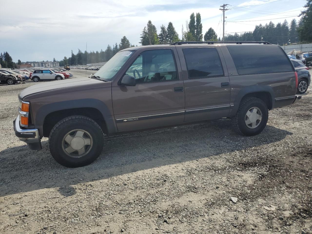 1997 Chevrolet Suburban, VIN 3GNFK16R6VG194124 — Front end