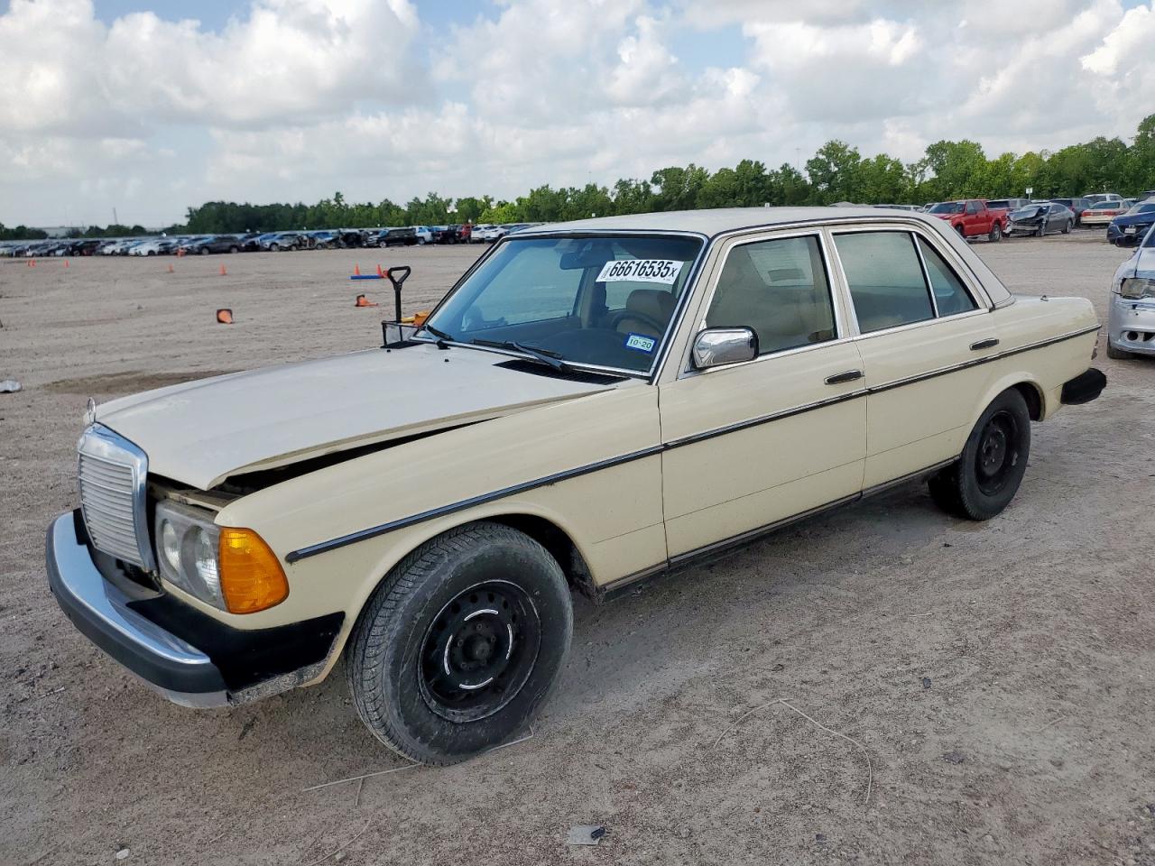 1980 Mercedes-Benz 240, VIN 12312310190976 — Front end
