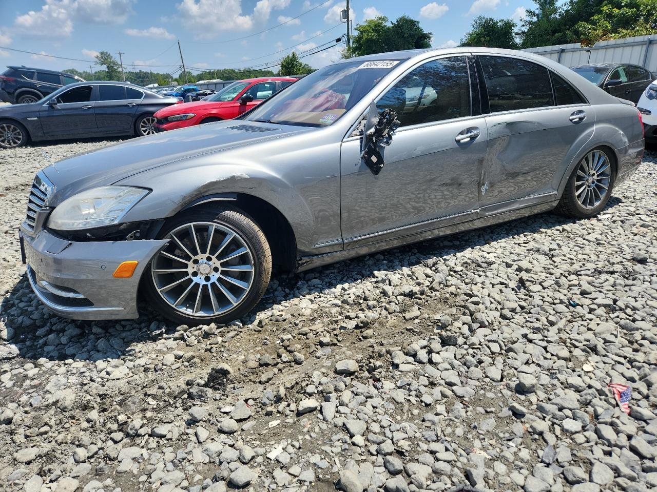 2010 Mercedes-Benz S 550, VIN WDDNG8GB1AA338970 — Frame damage