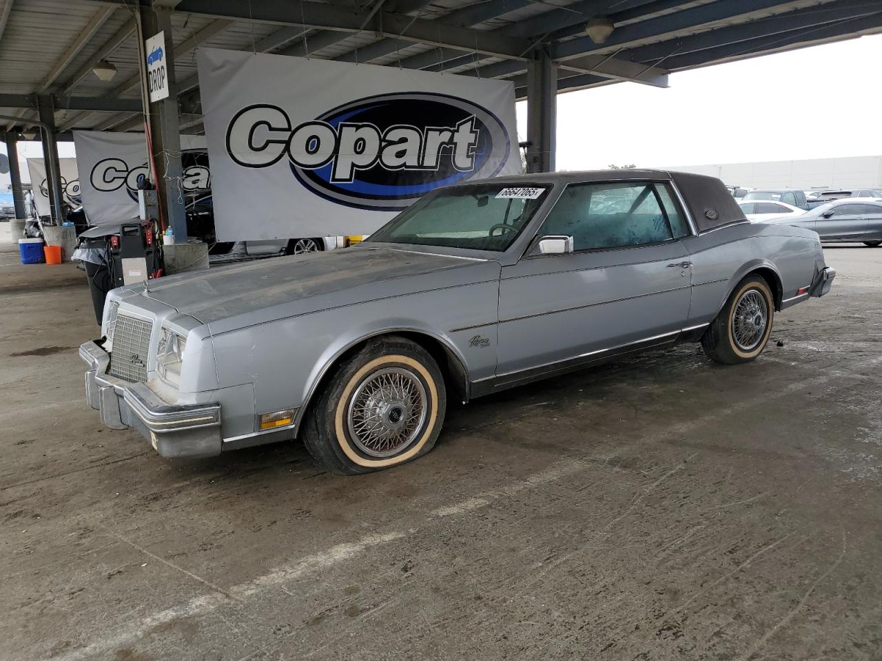 1981 Buick Riviera, VIN 1G4AZ57N5BE423599 — Перед
