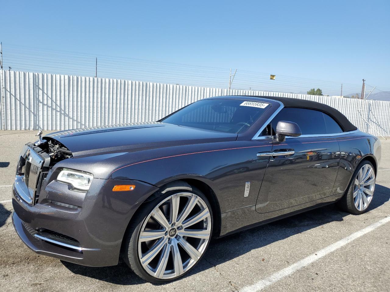 2016 Rolls-Royce Dawn, VIN SCA666D52GU102041 — Front end