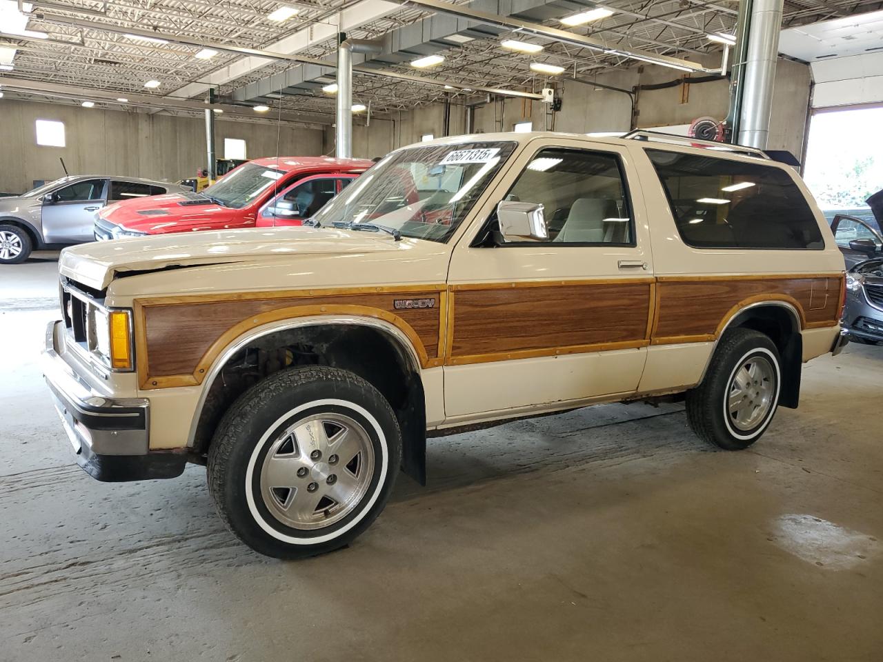 1985 GMC Jimmy, VIN 1G5CT18B1F0519980 — Мелкие вмятины и царапины