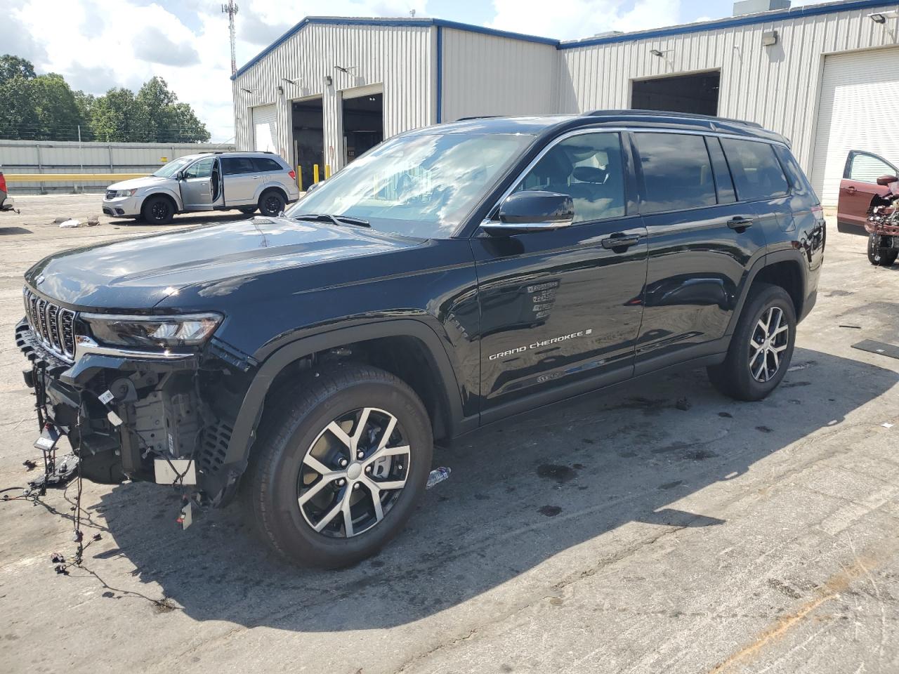 2025 Jeep Grand Cherokee Limited, VIN 1C4RJKBG5S8685997 — Side