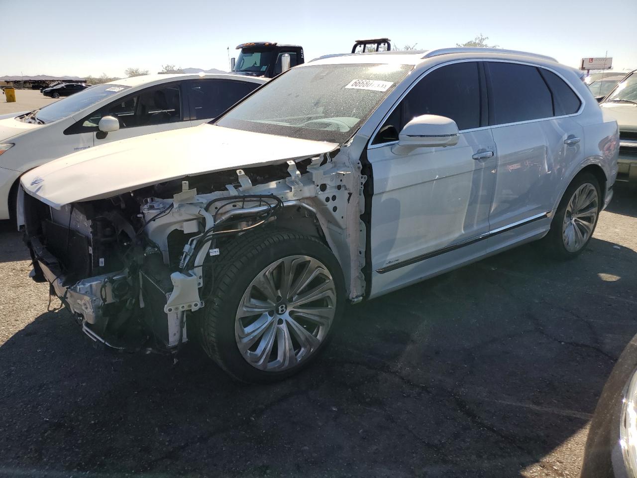 2024 Bentley Bentayga V8, VIN SJAAT2ZV5RC025124 — Front end