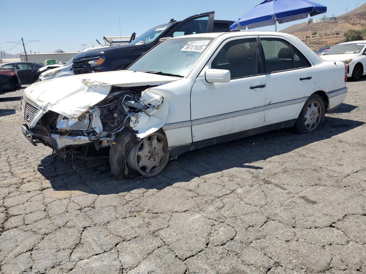 1994 Mercedes-Benz C 2.8L, VIN WDBHA28EXRF057620 — Front end