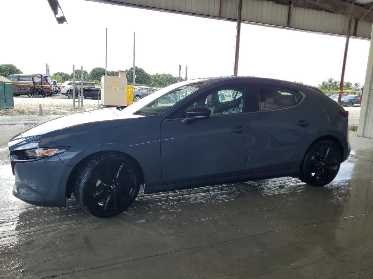 2024 Mazda 3 S Carbon Edition, VIN JM1BPBLM3R1707065 — Minor dents and scratches