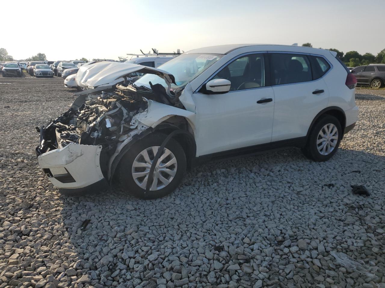 2018 Nissan Rogue S, VIN 5N1AT2MT6JC825645 — Фото с аукциона 1 of 4