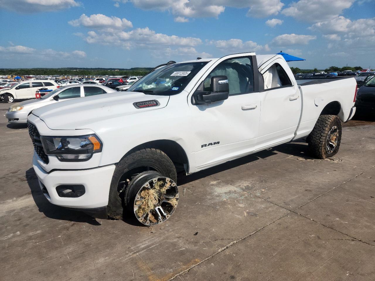 2024 Ram 2500 Big Horn, VIN 3C6UR5DJ9RG106745 — Roof