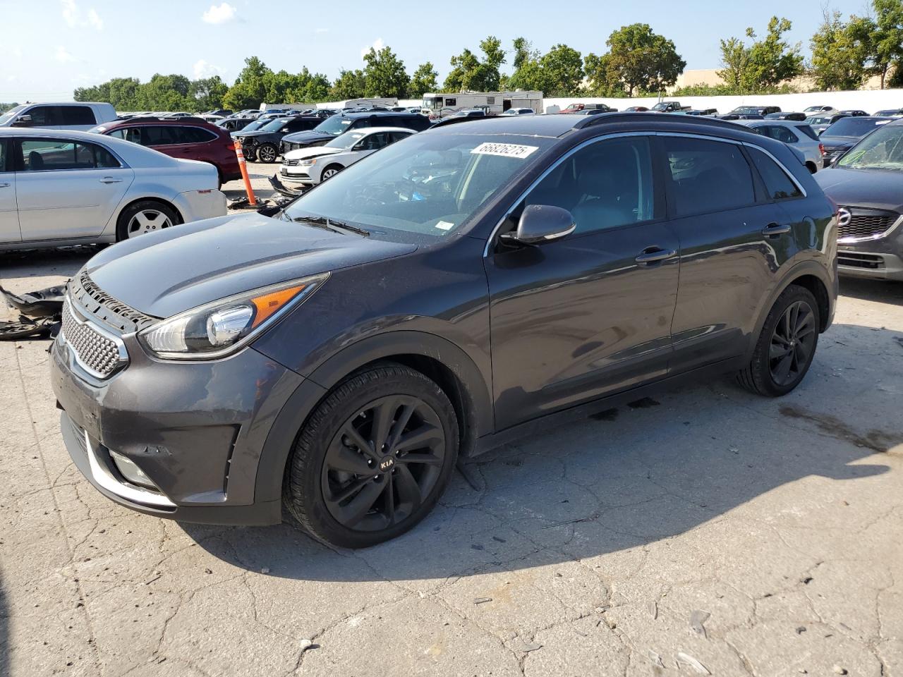 2018 Kia Niro EX, VIN KNDCC3LC4J5133991 — Front end