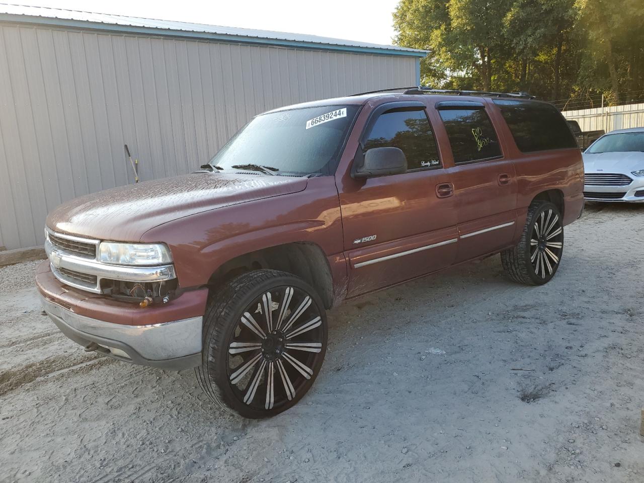 2000 Chevrolet Suburban LT, VIN 3GNEC16T8YG141370 — Rear end