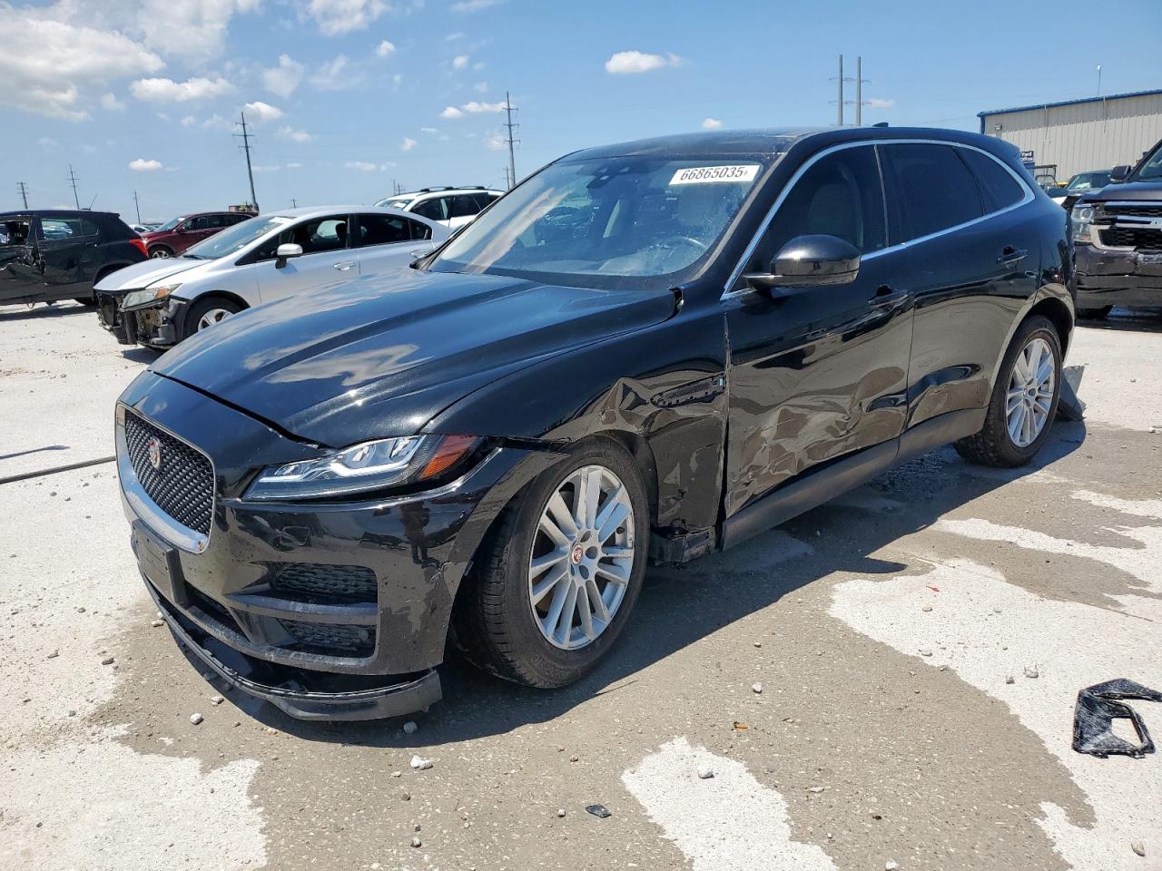 2017 Jaguar F-Pace 35t Prestige, VIN SADCK2BV8HA062946 — Front end