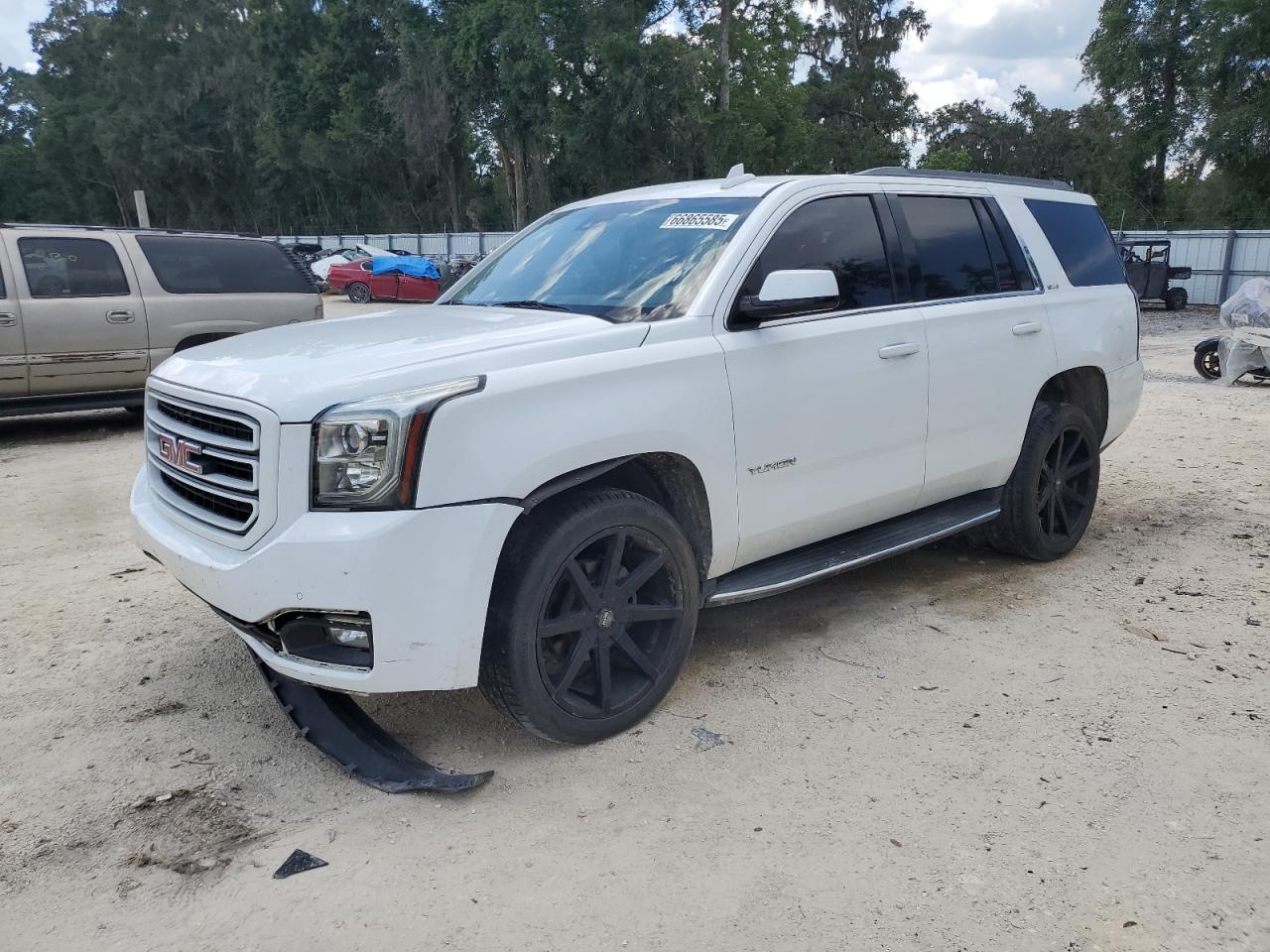2017 GMC Yukon SLE, VIN 1GKS1AKC0HR195631 — Side