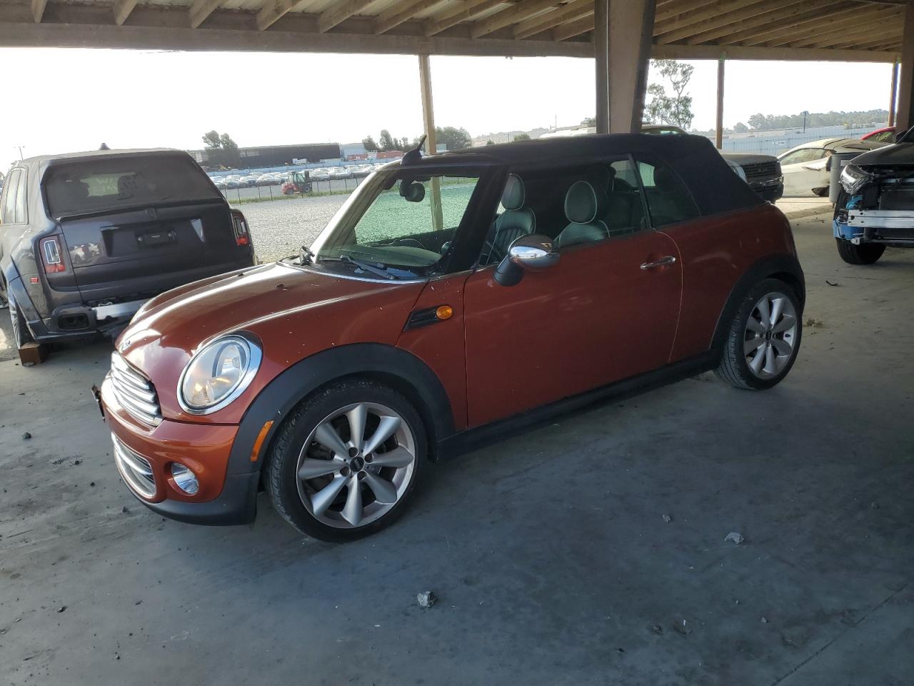 2011 MINI Convertible, VIN WMWZN3C59BTZ89481 — Мелкие вмятины и царапины