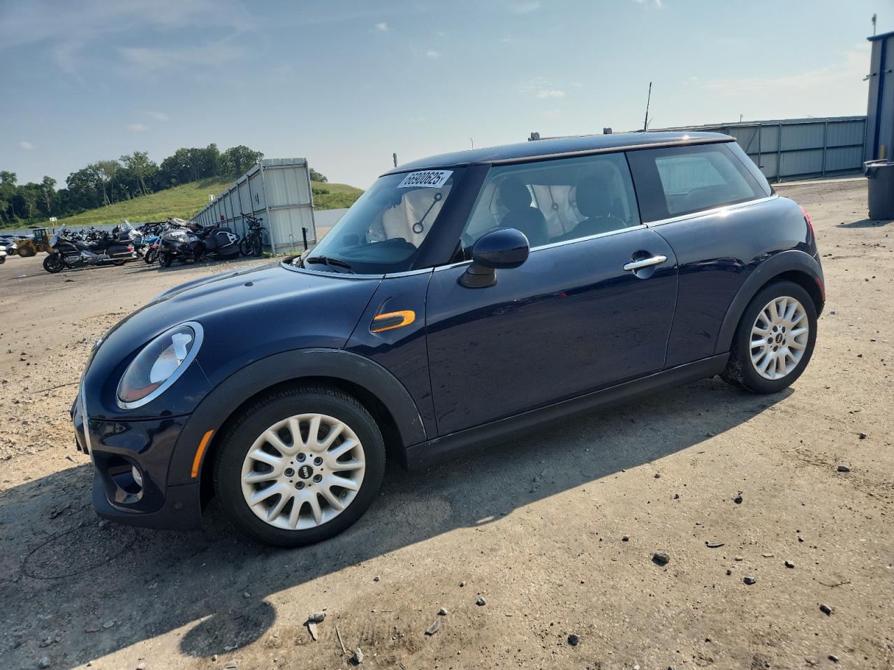2015 MINI Hardtop, VIN WMWXM5C53F3A96785 — Бок